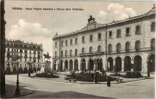 Perugia - Piazza Vittorio Emanuele -20708