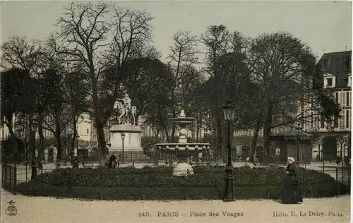 Paris - Place des Vosges -24352