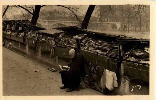 Paris - Quai Voltaire -24534