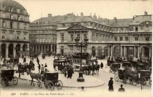 Paris - La Place du Palais Royal -24314