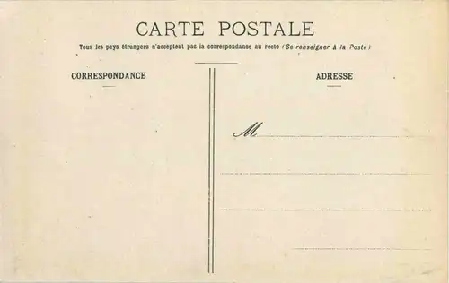 Femmes de Tulear allant au puits -25238