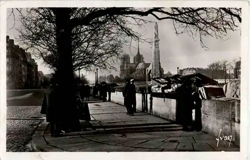 Paris - Quai de la Tournelle -24532