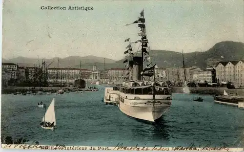 Nice Interieur du Port -27558