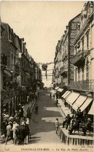 Trouville sur Mer - La Rue de Paris fleurie -27412