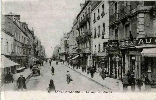 St. Nazaire - La Rue de Nantes -27552