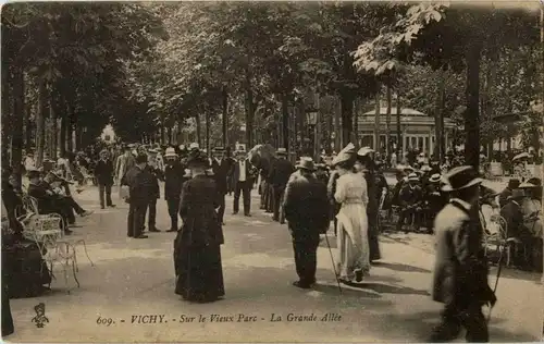 Vichy - La Grande Allee -27684