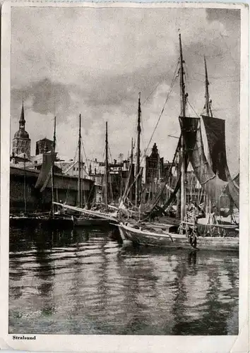 Stralsund - Schiff im Hafen -300068