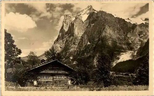 Grindelwaldnerhaus mit Wetterhorn -31512