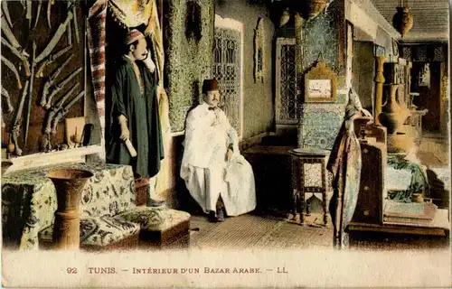 Tunis - Interieur d un Bazar arabe -30412