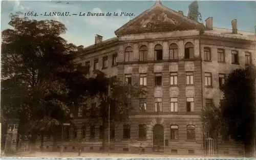 Landau - Le Bureau de la Place -33118