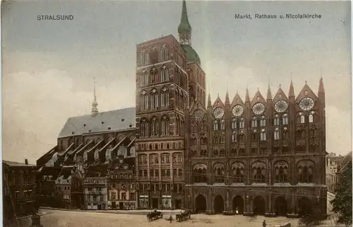 Stralsund - Markt, Rathaus und Nicolaikirche -301348