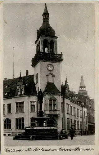 Güstrow - Postamt mit Borwin Brunnen -300740