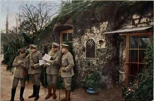 Lustiges Quartett hinter der Front in der DobrutschaVor dem Bataillonsbureau eines Inf- Regiments im Osten -260178