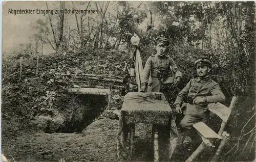 Abgedeckter Eingang zum Schützengraben -260866