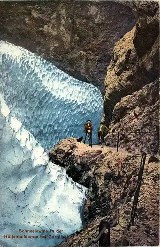 Schneelawine in der Höllentalklamm bei Garmisch -260982