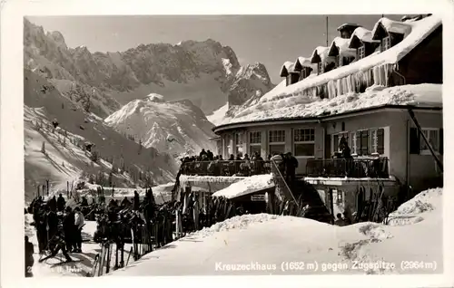 Kreuzeckhaus gegen Zugspitze -260970