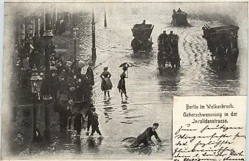 Berlin - Überschwemmung in der Invaldenstrasse -261048