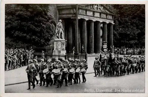 Berlin - Ehrenmal -254428