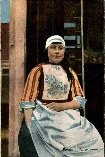 Marken - Jonge vrouw -256004