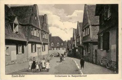 Essen - Steilestrasse im Margarethenhof -251756