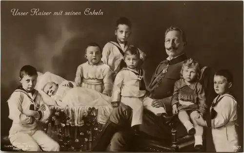 Kaiser mit Enkeln -245588
