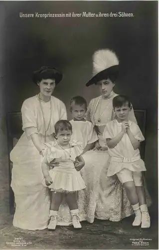 Kronprinzessin mit Ihrer Mutter -245608