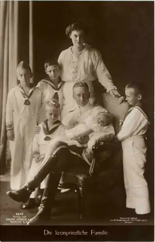 Die Kronprinzliche Familie -245612