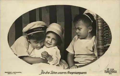 Söhne des Kronprinzenpaares -245652