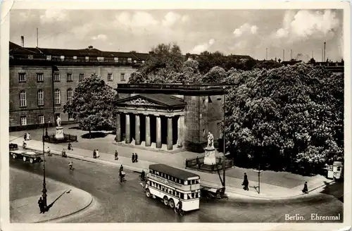 Berlin - Ehrenmal -249128