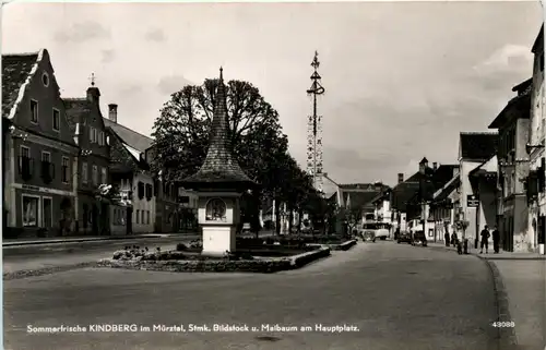 Kindberg im Mürztal - Bildstock und Maibaum am Hauptplatz -309928