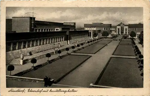 Düsseldorf - Ehrenhof mit Ausstellungshallen -267502