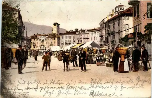 Locarno - Piazza Grande un giorno di mercato -269000