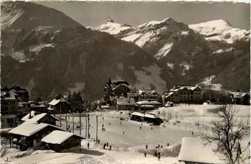 Wengen - Dorfpartie mit grosser Eisbahn -268334