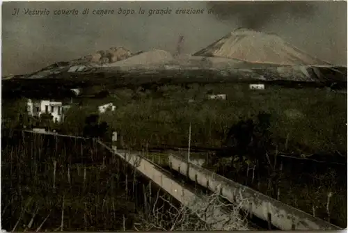 Napoli - Vesuvio coverto di cenere dopo la grande eruzione -270154