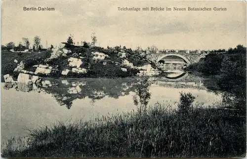 Berlin Dahlem - Teichanlage mit Brücke -270708
