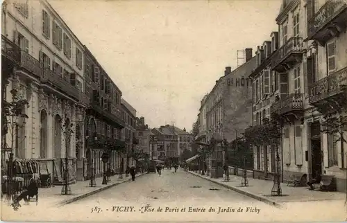 Vichy - Rue de Paris -27676