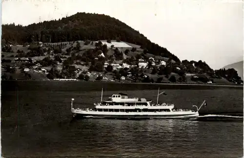 Faulensee Bürgquartier mit Motorschiff Jungfrau -272808