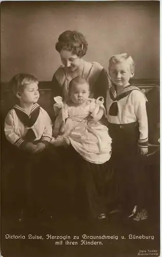 Victoria Luise Herzogin von Braunschweig -245460
