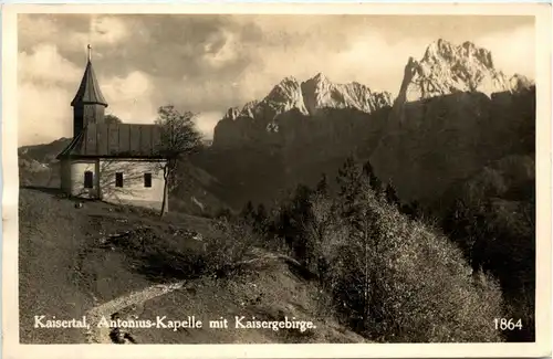 Kaisertal, Antonius-Kapelle mit Kaisergebirge -312332