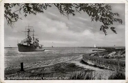 Swinemünde Osternothafen - Kriegsschiff im Hafen -233650