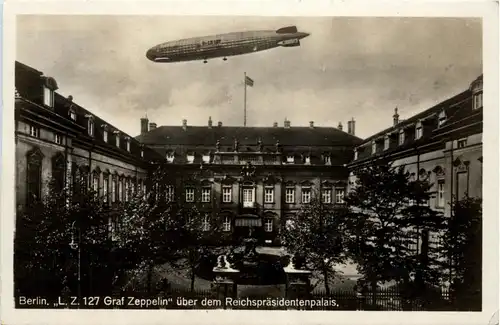 Zeppelin über Berlin -235398