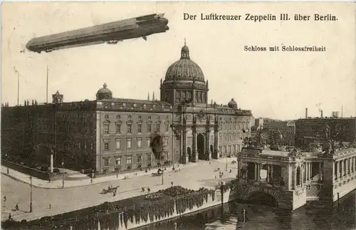 Zeppelin über Berlin -235388