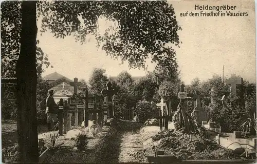 Heldengräber auf dem Friedhof in Vouziers -236298