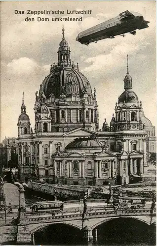 Zeppelin über Berlin -235390