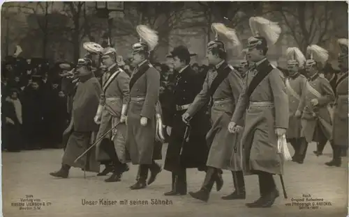 Kaiser Wilhelm II mit seinen Söhnen -237204