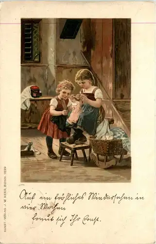 Kind mit Puppe -237616