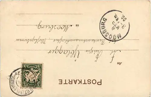 Kind mit Puppe -237616