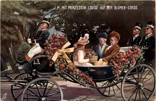 Ihre Majestät mit Prinzession Louise auf dem Blumen corso -237332