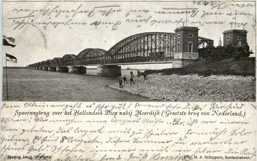 Spoorwegbrug over het Hollandsch Diep nabij Moerdijk -239160