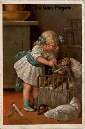 Kind mit Puppe -238780